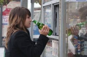 Алкоголь в России будут продавать с 21 года